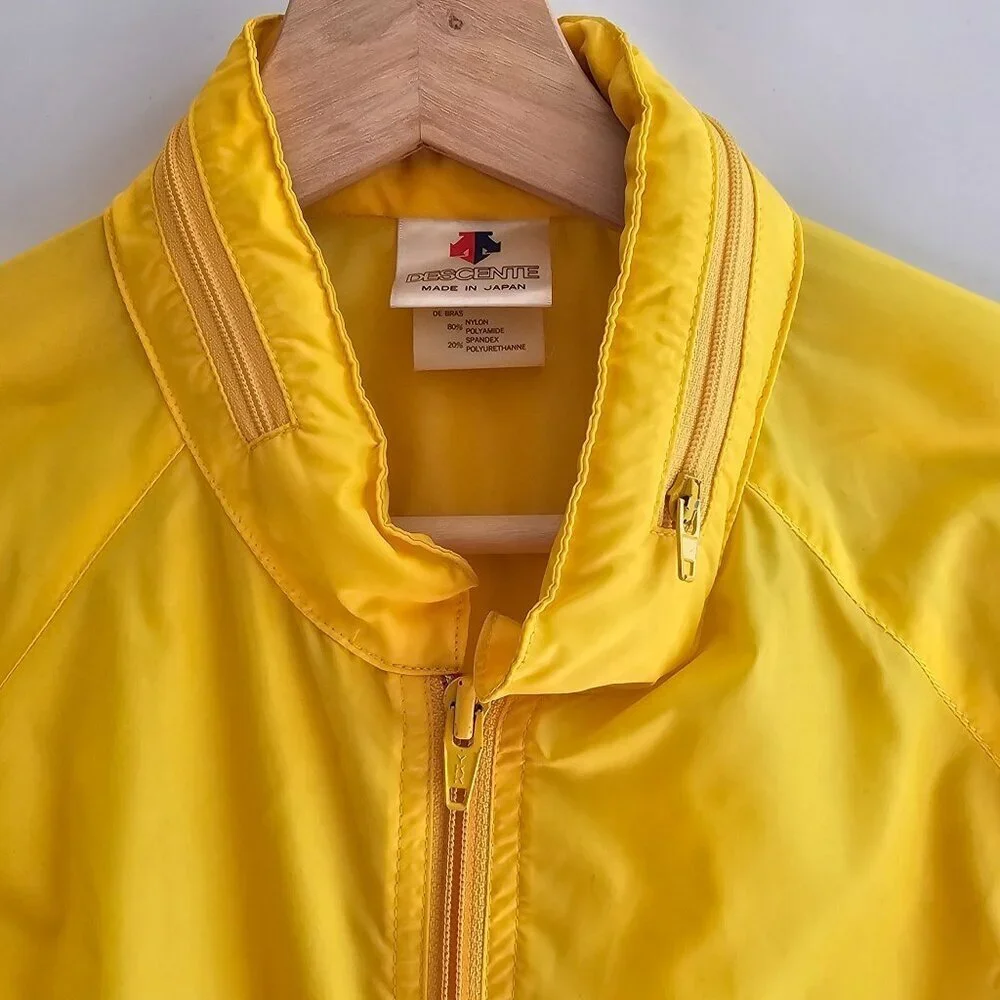 Descente Yellow & Black Cycling Jacket Mens Lightweight, Size Medium Run Small